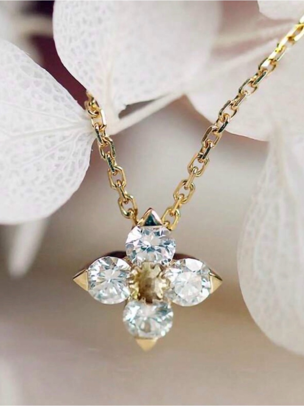 18k Gold Plated Copper Crystal Flower Pendant Necklace - Women's Jewelry